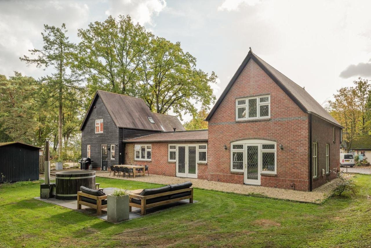 Beautiful English Villa With Hottub Zuidwolde  Exterior photo
