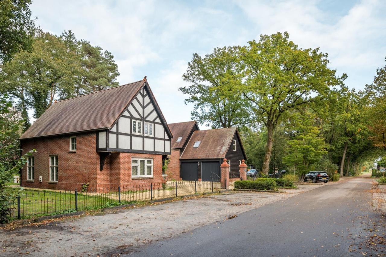 Beautiful English Villa With Hottub Zuidwolde  Exterior photo