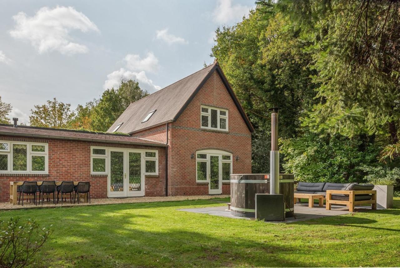 Beautiful English Villa With Hottub Zuidwolde  Exterior photo