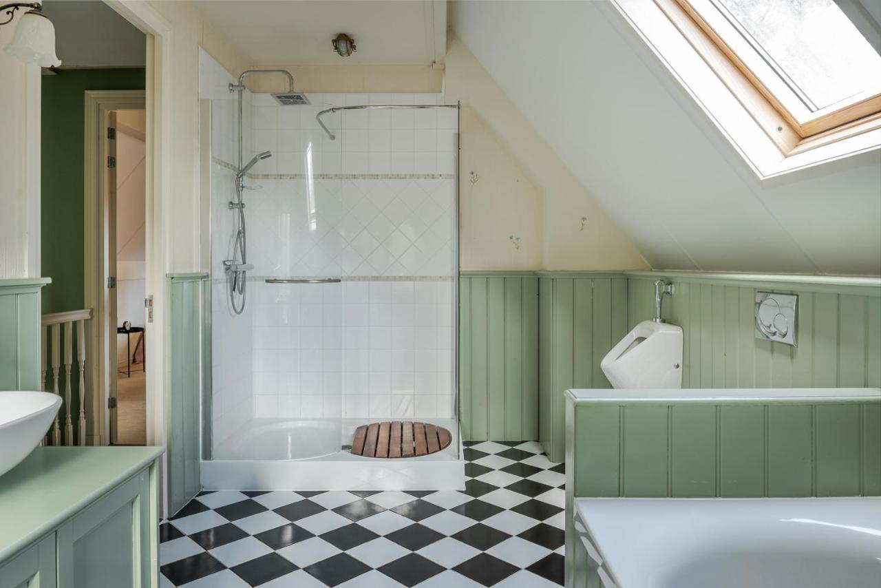 Beautiful English Villa With Hottub Zuidwolde  Exterior photo